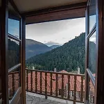Maisonette Korfes-δύο αυτόνομοι όροφοι πέτρινης βίλας * Карпенисион