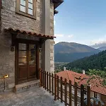Maisonette Korfes-δύο αυτόνομοι όροφοι πέτρινης βίλας Апартаменты Карпенисион