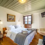 Maisonette Korfes-δύο αυτόνομοι όροφοι πέτρινης βίλας Карпенисион