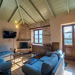 Апартаменты Maisonette Korfes-δύο αυτόνομοι όροφοι πέτρινης βίλας
