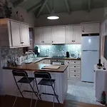 Апартаменты Maisonette Korfes-δύο αυτόνομοι όροφοι πέτρινης βίλας *