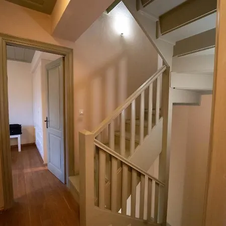 Maisonette Korfes-κορφές-μ δύο αυτόνομοι όρoφοι της βίλας κορφές για οικογένειες και μικρές παρέες * Karpenísion