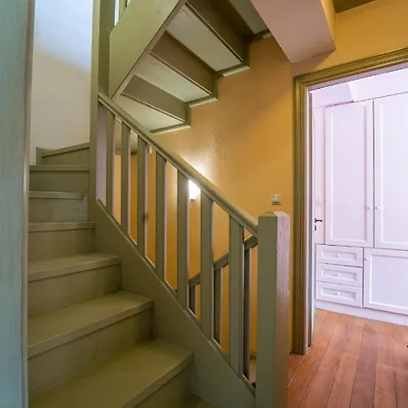 Maisonette Korfes-κορφές δύο αυτόνομοι όρoφοι για οικογένειες και μικρές παρέες