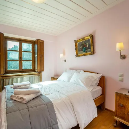 Maisonette Korfes-κορφές-μ δύο αυτόνομοι όρoφοι της βίλας κορφές για οικογένειες και μικρές παρέες Apartmán Karpenísion