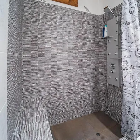 Maisonette Korfes: Two-story For Families And Small Groups
