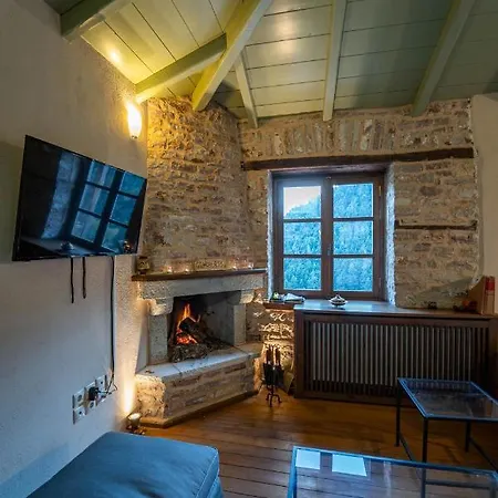 Maisonette Korfes: Two-story For Families And Small Groups *