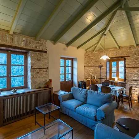Apartmán Maisonette Korfes-κορφές-μ δύο αυτόνομοι όρoφοι της βίλας κορφές για οικογένειες και μικρές παρέες Karpenísion
